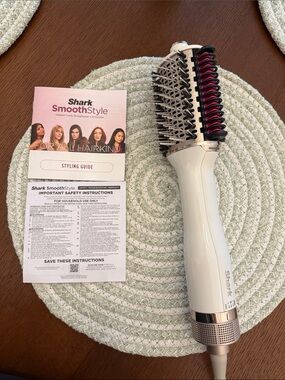 Shark SmoothStyle White Hot Air Brush Styler